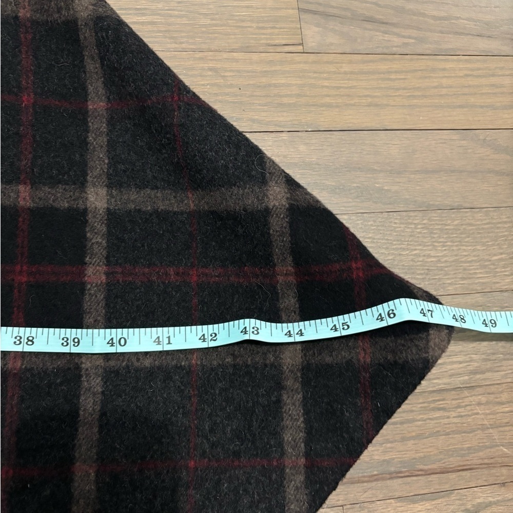 Banana Republic Women’s Wool Blend Plaid Cape Jacket. Size small. Missing belt - Picture 8 of 8